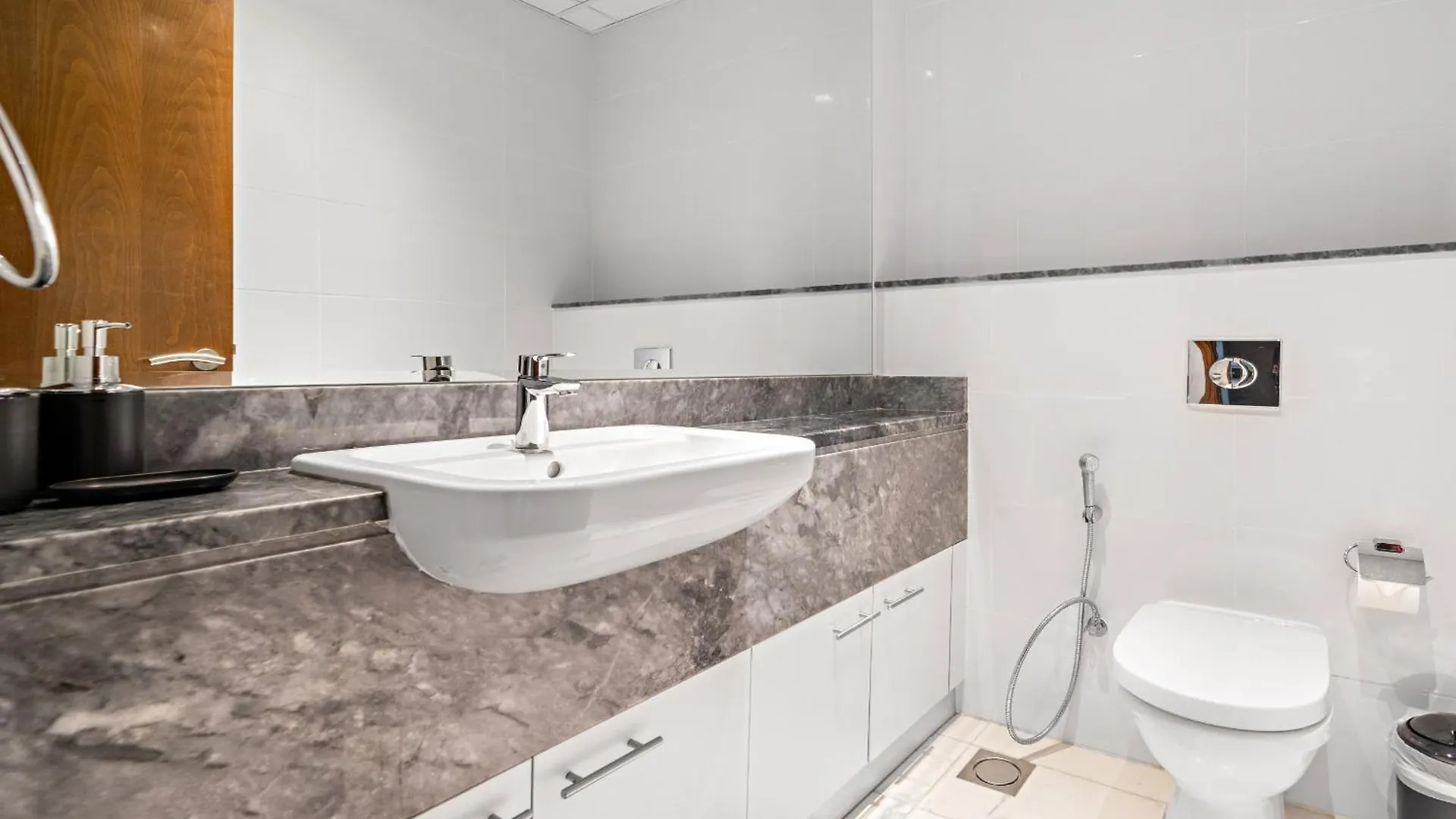 דובאי Stylish 1-Bdr Apartment With City View Noura Tower-23