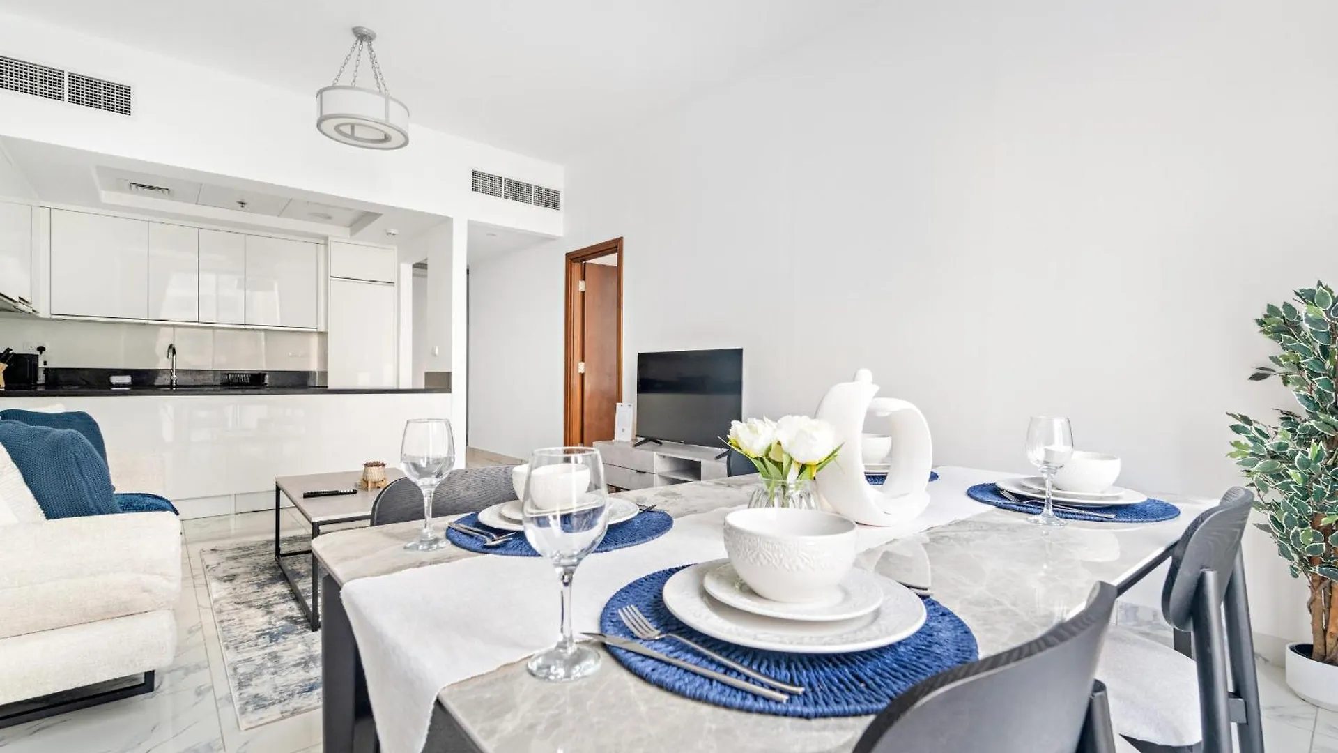 Stylish 1-Bdr Apartment With City View Noura Tower-23 Dubai